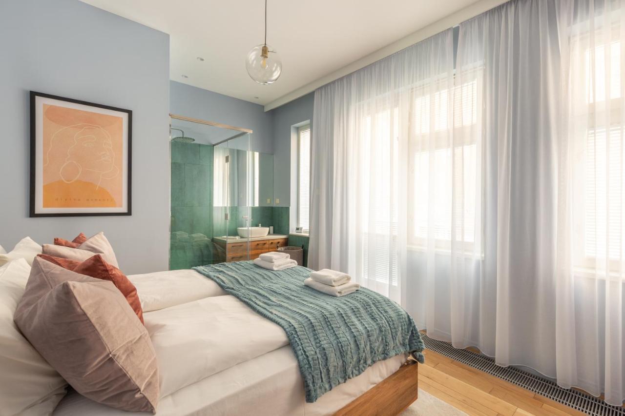 Bauhaus Luxury 2-bedroom In The Absolute Center Boedapest